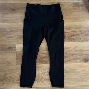 Fabletics PureLuxe Capri Black Leggings Medium